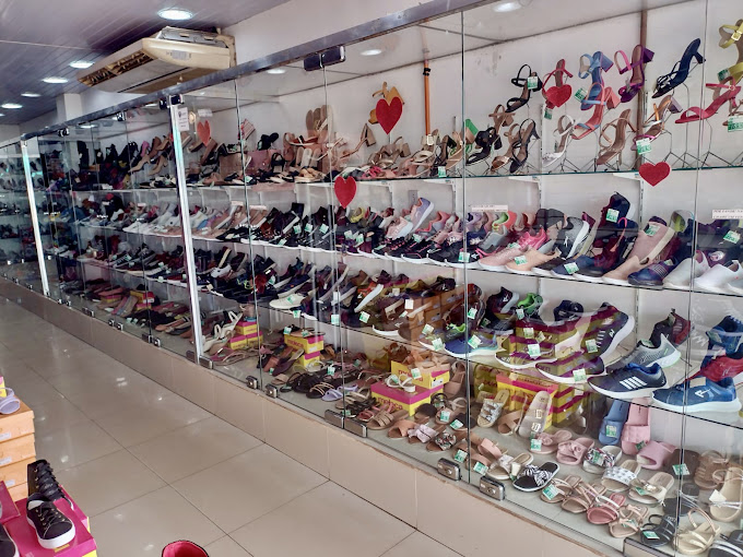 Loja em Itacoatiara-AM. S3 VARIEDADES, vendas de calçados, confecções e artigos em geral.